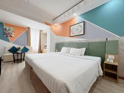 창문이 있는 더블 스위트 — Sunrise Central Hotel